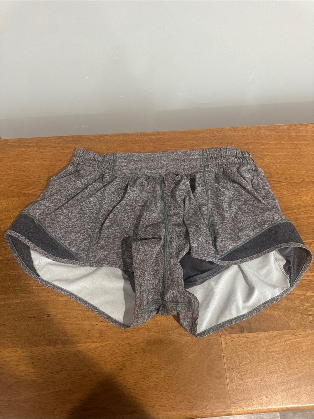 Lululemon low rise hotty hot shorts 2”